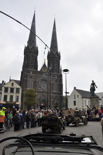 Parade bij Heuvelplein st Jozefkerk